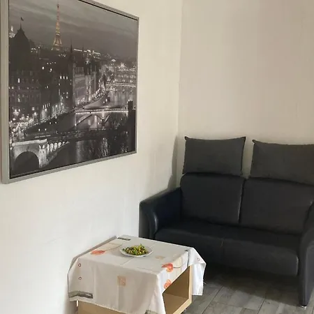 Toll Mit Privatem Eingang Free Parking Slbst Check-in 30 Zone Ruhig Keine Apartment Duisburg